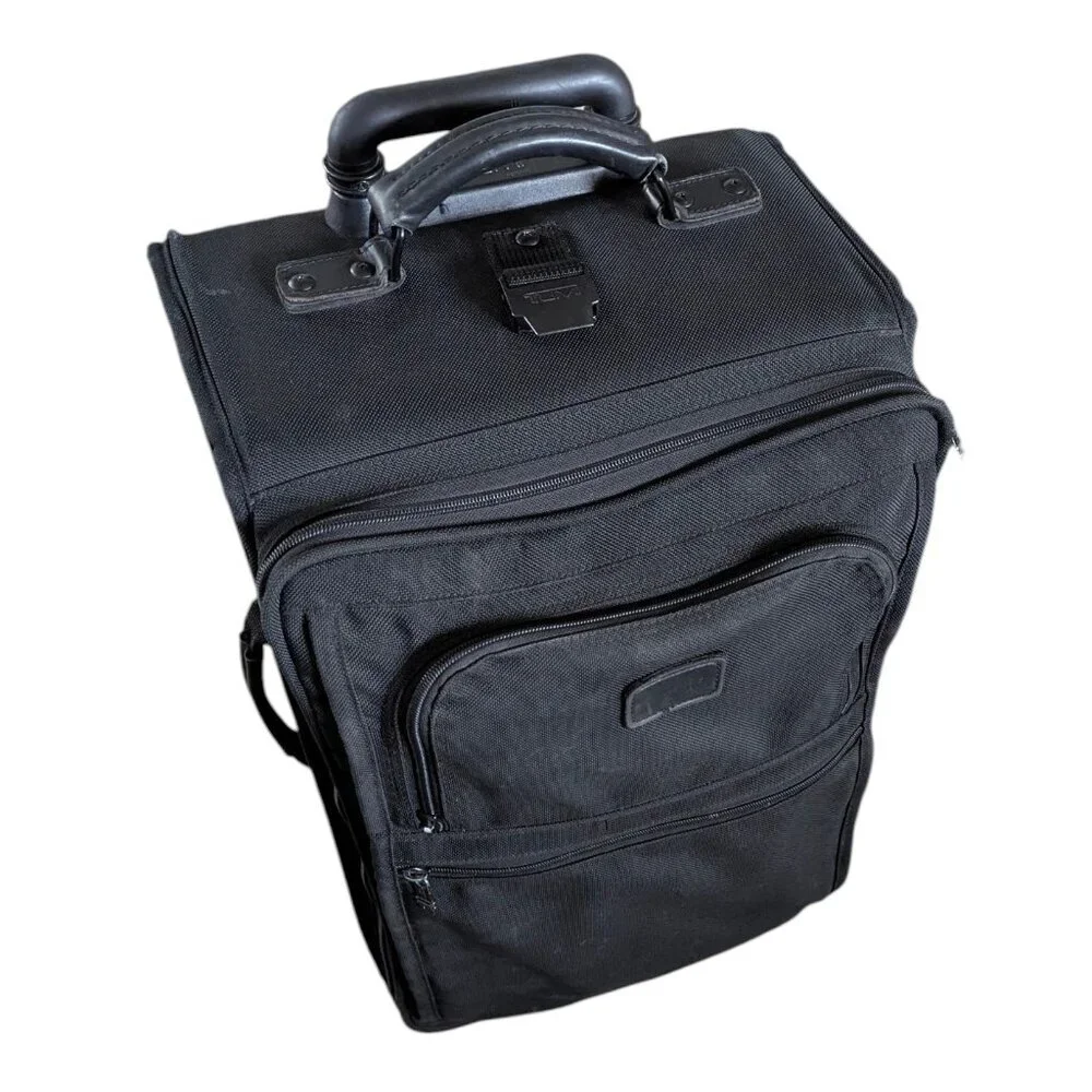 Tumi 23
